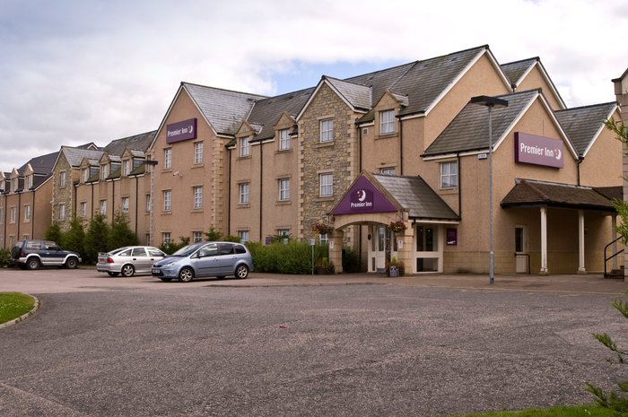 Premier Inn Aberdeen (westhill) Hotel Parking: Pictures & Reviews 