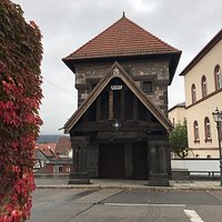 Brücke mit Turm und zwei Brückenhäuschen