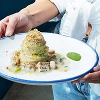 Gioia e gusto. 💙 Spaghettino, muddhica croccante, spicaluru e finocchietto... #cucinamarinara