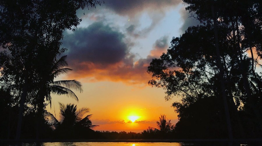 Enjoy sunset and swimming pool at meket.bungalows
