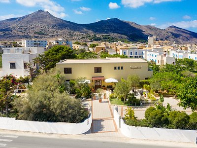 Ceramiche siciliane con magnete. - Picture of Atelier Favignana, Isola di  Favignana - Tripadvisor