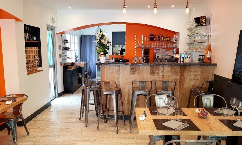 un petit aperçu de la salle de restaurant