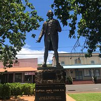 The statue of Captain Cook.