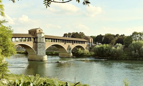 Città molto bella, ordinata. Centro storico molto vivo. Abbiamo passato qui a Pavia solo qualche ora ma è stato davvero molto piacevole.