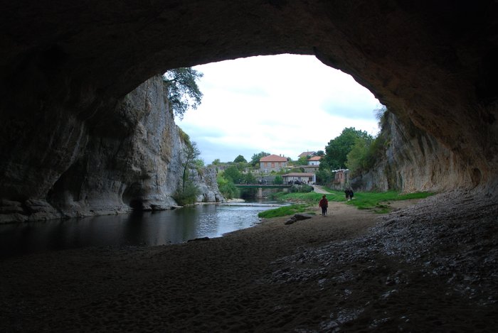 Imagen 3 de Puente Natural Sobre El Río Nela