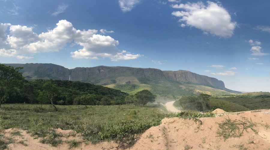 Uma cachoeira espetacular com seus 184 metros de altura (da queda d'água). A partir da entrada numero 4 do Parque, são 1,7 km no meio da mata apreciando a vista da cachoeira. Para o lado de cima a caminhada é aproximadamente 4 km (hard) ou pela entrada numero 1, de carro (bem mais distante - uns 35 km). Um espetáculo da natureza!!! 10 reais para entrar no parque.