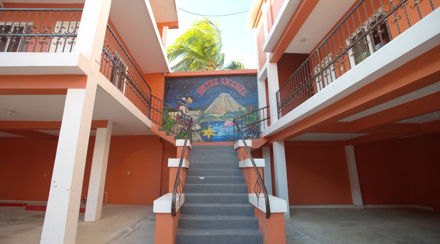 Hermoso mural en la entrada a las habitaciones