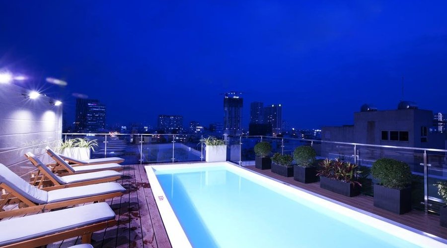 ROOFTOP POOL WITH CITY VIEW