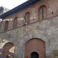 Il portone d'accesso
