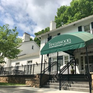 Tanglewood Manor House Bed & Breakfast