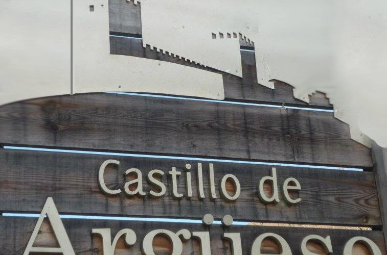 Castillo de San Vicente de Argüeso
Hermandad  de Campoo de Suso, Sur de Cantabria
España