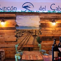 El Rincón del cabo, un lugar que te sorprenderá, puede parecer pequeño pero dentro contamos con grandes historias, ambientado en el Cabo de Gata de Almería, intentamos traerlo hasta una parte de Madrid.