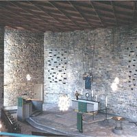 Kulturkirche aus Natursteinen