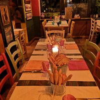 interno ristorante. Ambiente caldo e accogliente