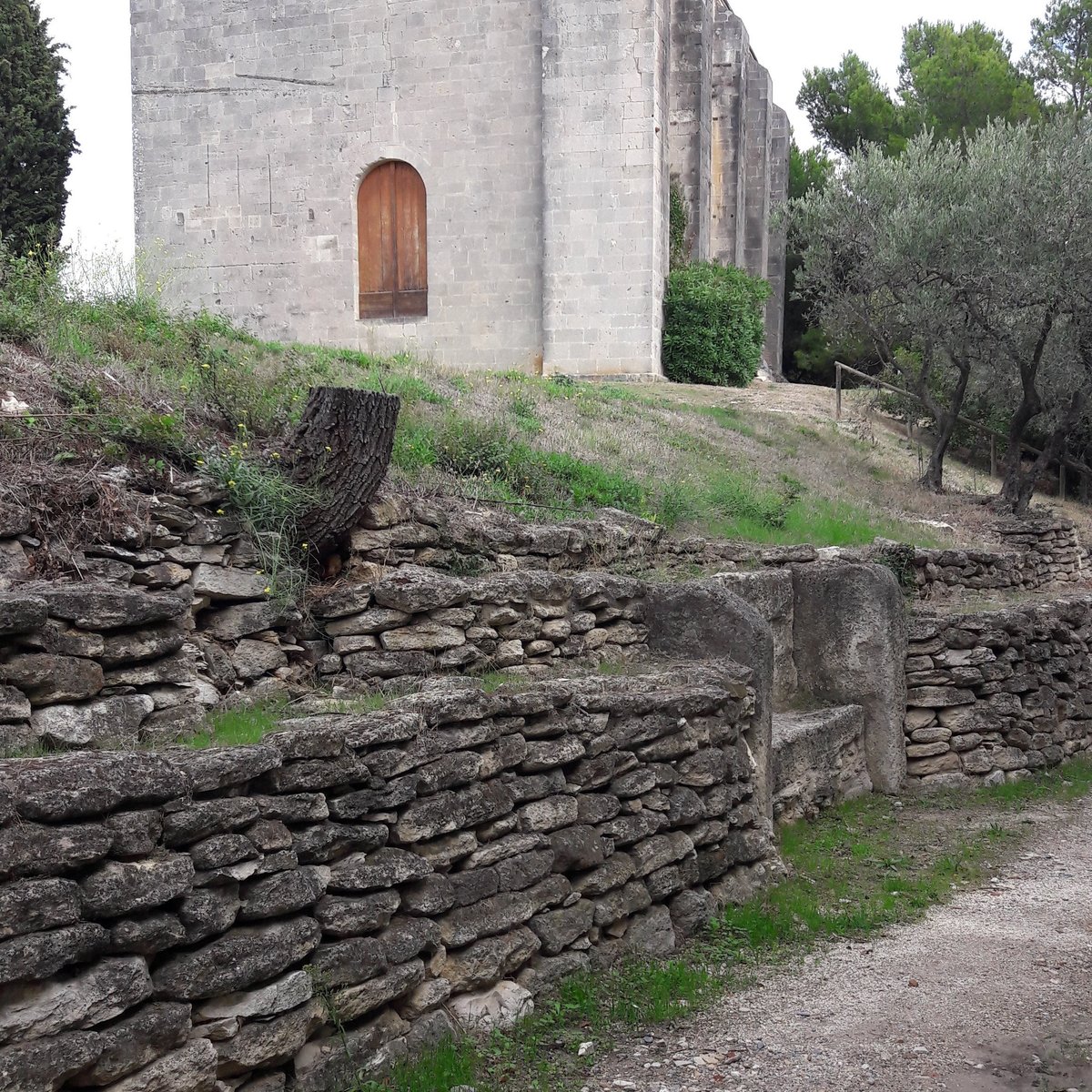 Chapelle Saint-Symphorien (Caumont-sur-Durance): All You Need to Know