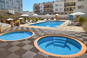 Piscina y playa
