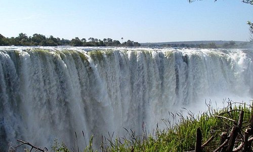 Tour of the falls in the Zambezi River