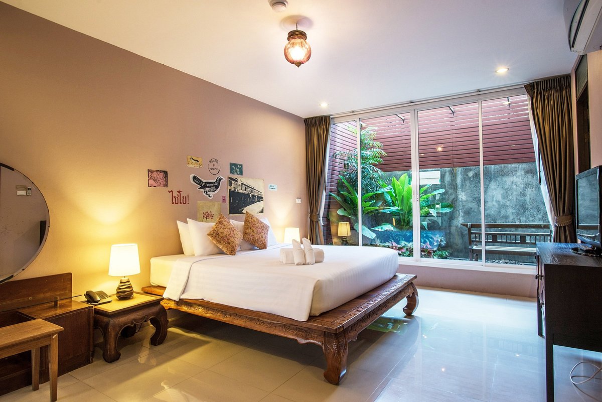 Feung Nakorn Balcony Rooms &amp; Cafe, hotel in Bangkok