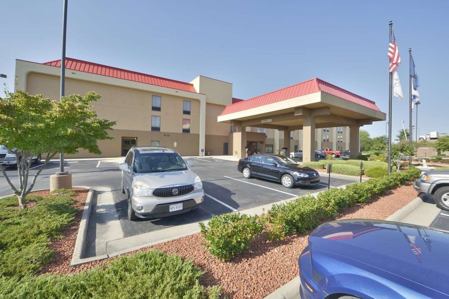 HAMPTON INN WYTHEVILLE $97 ($̶1̶5̶9̶) - Prices & Hotel ...