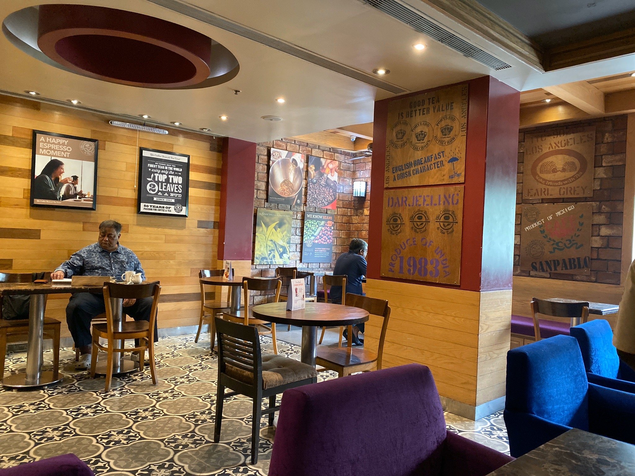 The Coffee Bean Tea Leaf 76