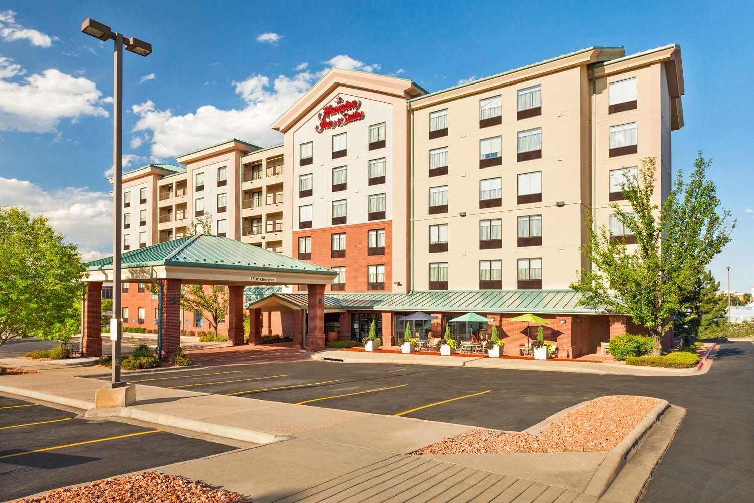 HAMPTON INN AND SUITES DENVER CHERRY CREEK 73 1 9 1 Updated   Exterior 