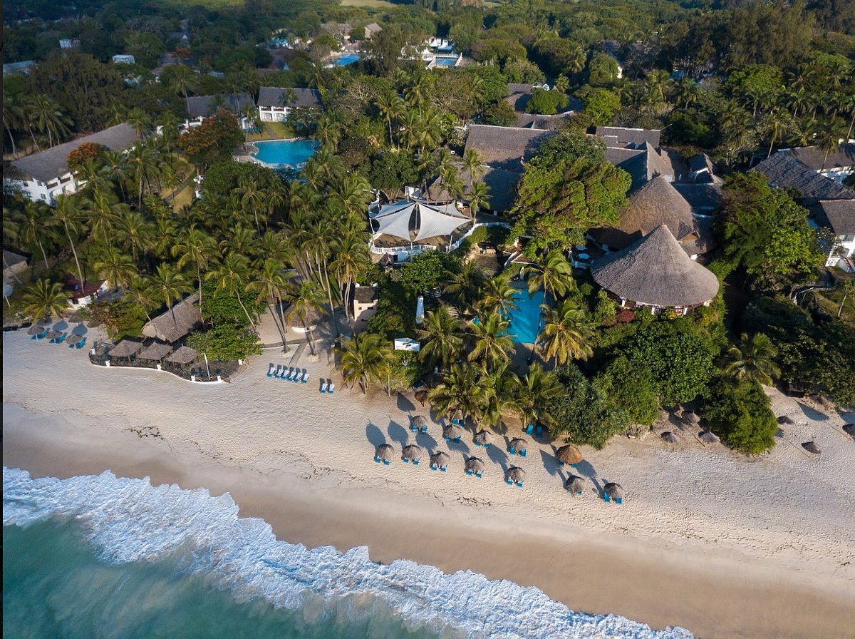 Leisure Lodge Beach &amp; Golf Resort, hôtel à Diani Beach