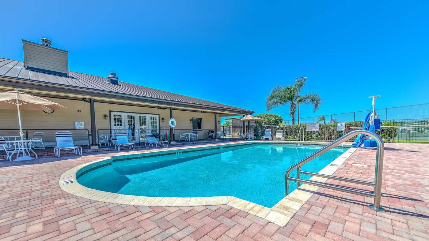 Escape to Florida's Majestic Oaks: Where Nature Meets Luxury