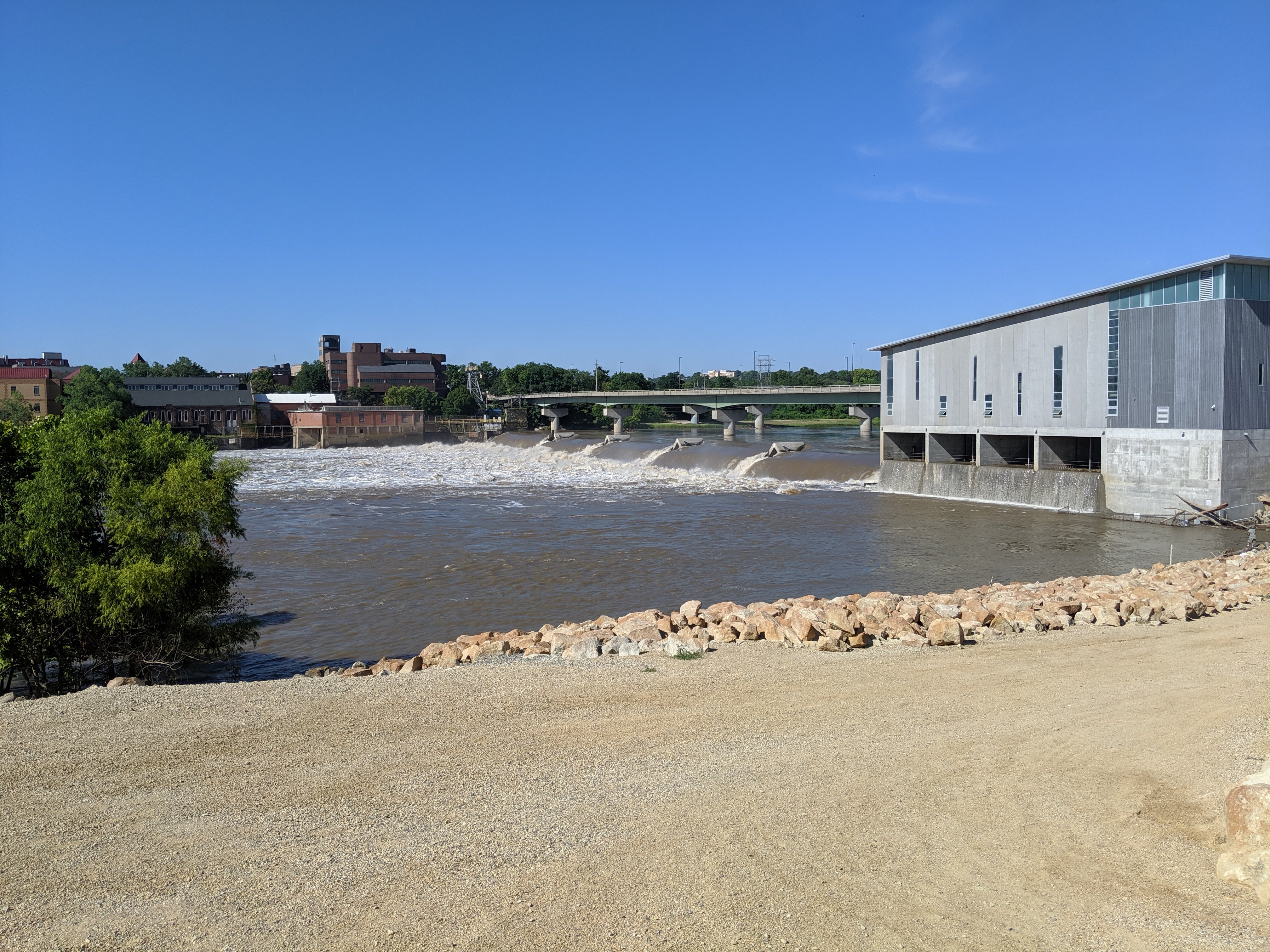 Kansas River Levee Trail Lawrence Aktuelle 2021 Lohnt Es Sich   View Of The Damn And 