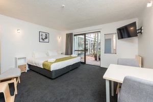 Room & Suite