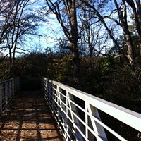 trail head Cuthbert Holmes Park