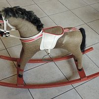 Antikes Schaukelpferd