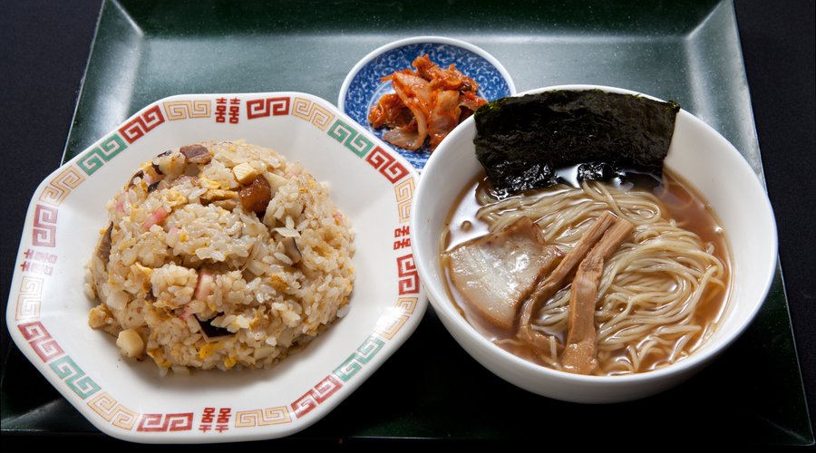 五目炒飯,小ラーメン付き
香ばしい五目炒飯と小醤油らーめんの付いた満腹セット