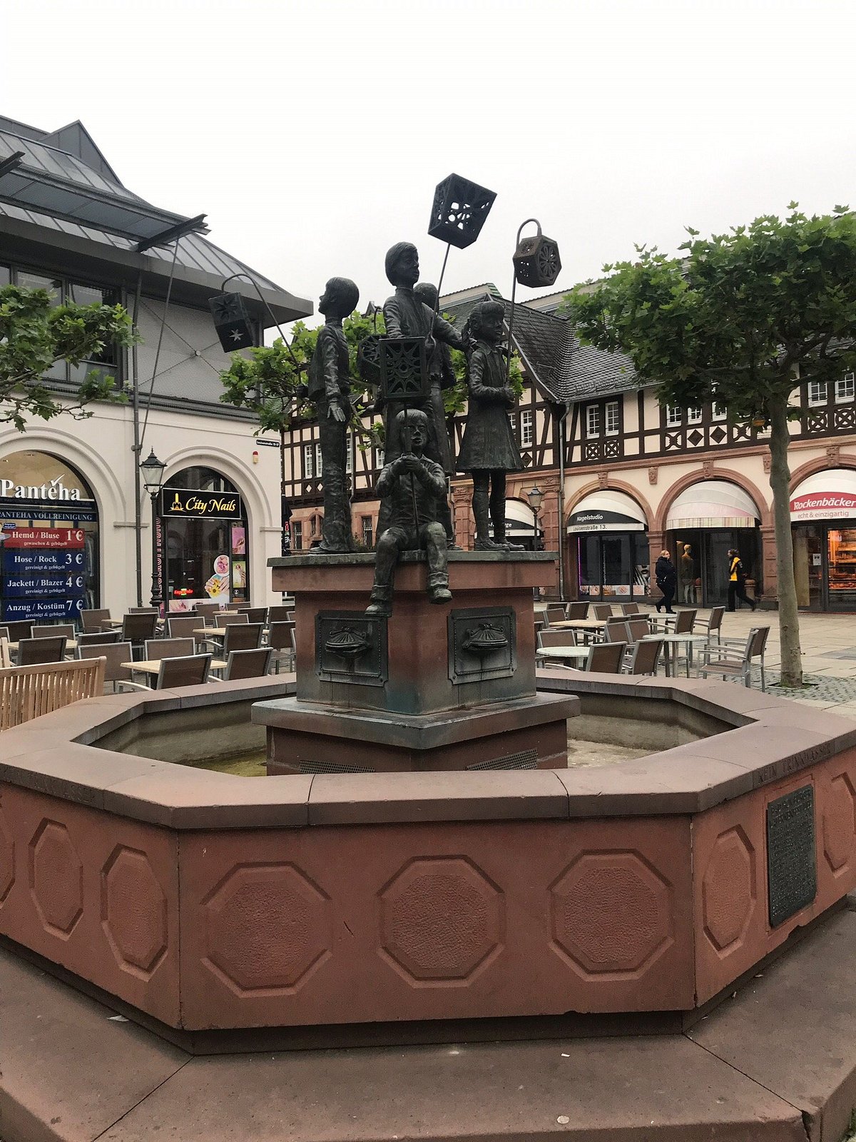 Bad Homburger Marktplatz mit Laternenbrunnen (Bad Homburg) 2022 Lo