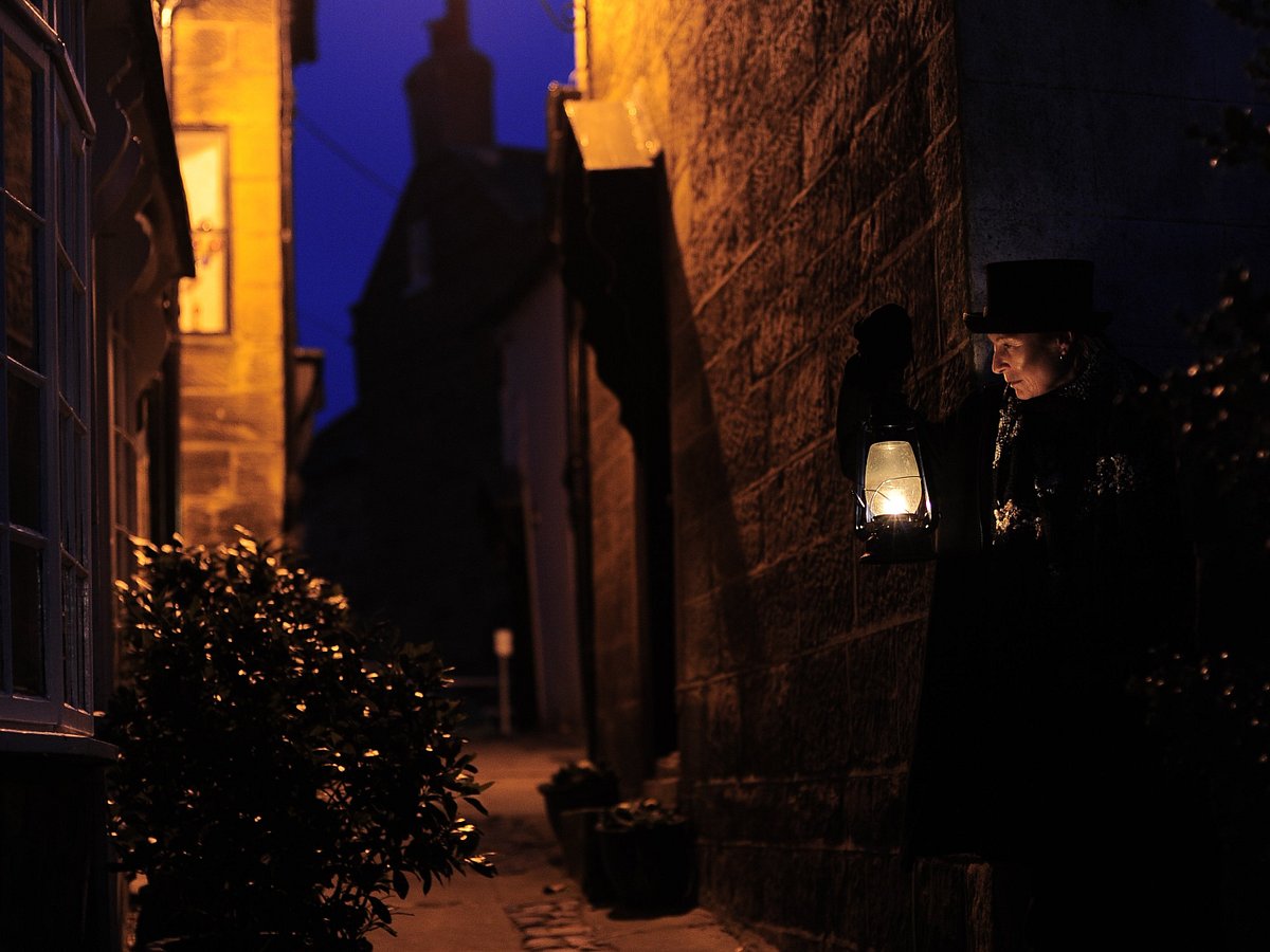 ghost tour robin hoods bay