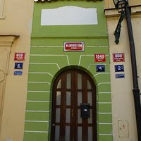 Самый маленький "дом грехопадения" в Праге...