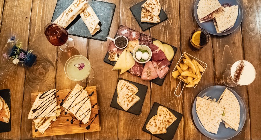Prenota subito la tua tavolata e concediti un'esperienza di gusto unica!