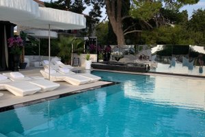 Pool & Beach