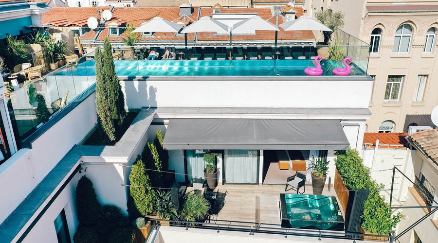 Infinity pool & terrace suite