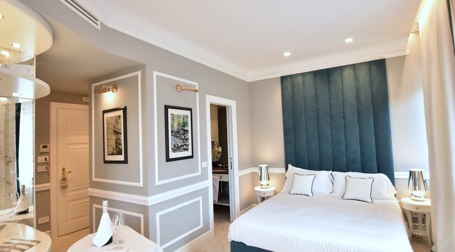 DELUXE ROOM WITH PARTIAL SEA-VIEW
