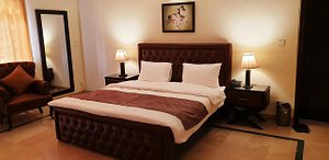 Reina Boutique Hotel - G6/3 in Islamabad, image may contain: Bed, Furniture, Table Lamp, Lamp