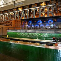 Craftbeer Theke Schalterhalle Bayerischer Bahnhof