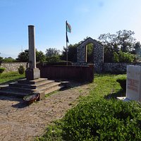 IL monumento sul luogo dell'incontro di Garibaldi con il re V.Emanuele