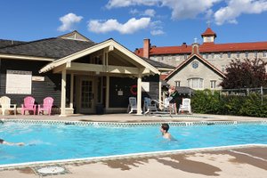 Pool & Beach