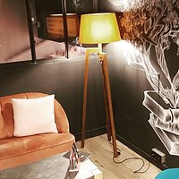 Un partie de nouveau café au premier étage.