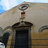 la facciata della chiesa