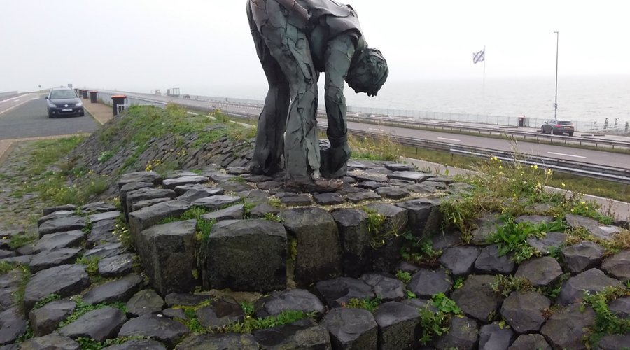 Monument to the people who built the dike 