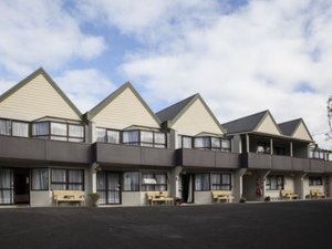 Asure Pembrooke Motor Lodge in Whangarei, image may contain: Housing, Bench, House, Row House