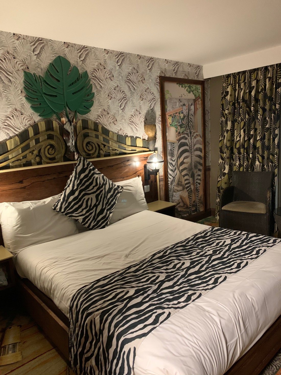 Chessington Safari Hotel - UPDATED 2022 Prices, Reviews & Photos ...