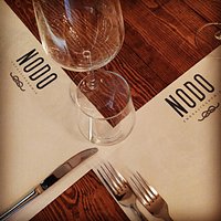 Ambiente caldo... Accogliente e confortevole... Vi aspettiamo per darvi il nostro meglio... Con passione e amore per ciò che facciamo... Nodo Enogastronomia...il posto ideale