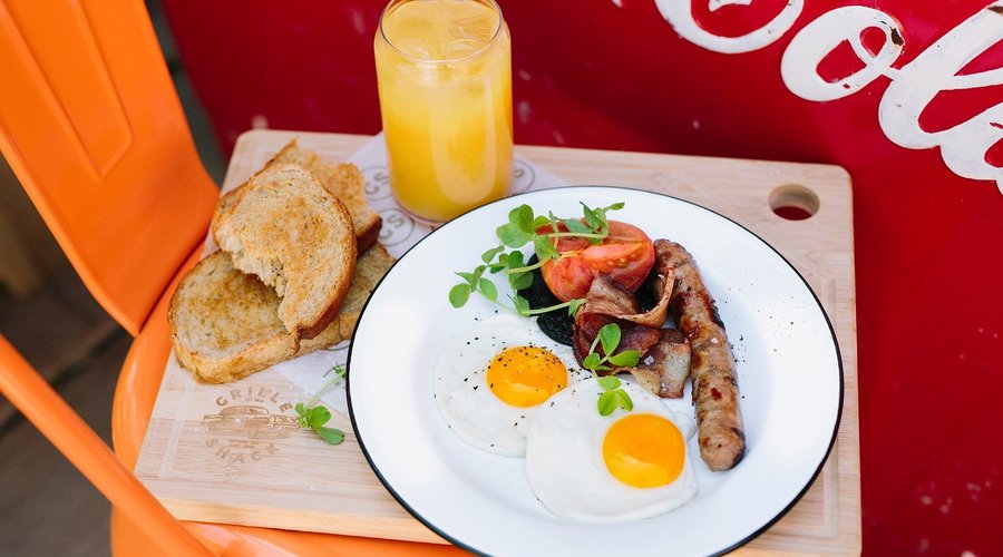 Breakfast egg and bacon